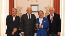 Enrique Mart&iacute;nez Leyva presenta su libro 'Humo en los zapatos' en Sevilla