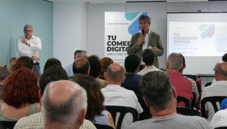 Arranca el proyecto 'Adra Comercio Digital' con m&aacute;s de 60 empresarios locales