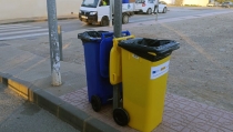 Los mercados de San Juan de los Terreros y Pulp&iacute; estrenan contenedores de residuos