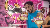 The Burger Cup re&uacute;ne gastronom&iacute;a y m&uacute;sica en un ambiente espectacular en Roquetas