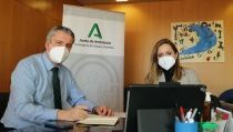 Reuni&oacute;n  de la delegada de la Junta, Maribel S&aacute;nchez, y el delegado de Salud, Juan de la Cruz Belmonte, con los gerentes de los hospitales de Almer&iacute;a.