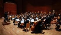 Jes&uacute;s Reina y la Franz Schubert Filharmonia, en el Claustro de la Catedral
