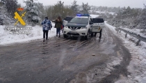 Rescatan a diez personas atrapadas por la nieve en el Puerto de la Ragua