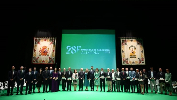 Andaluc&iacute;a reconoce el trabajo a favor del crecimiento de Almer&iacute;a por el 28F
