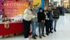 Un San Valent&iacute;n solidario en el CC Torrec&aacute;rdenas con 'Flores para la inclusi&oacute;n'
