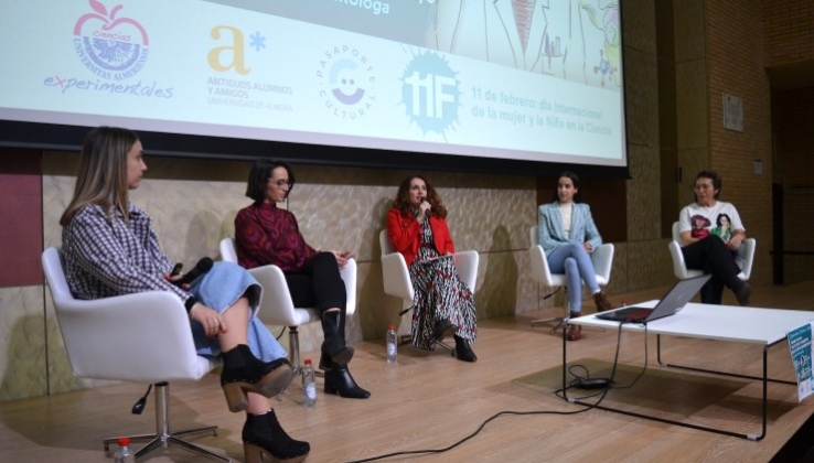 J&oacute;venes cient&iacute;ficas egresadas de la UAL comparten su experiencia profesional