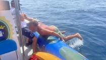 La patrulla mar&iacute;tima de N&iacute;jar rescata a dos personas en peligro