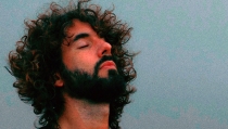 Mikel Izal actuar&aacute; en Roquetas dentro de la gira de 'El miedo y el para&iacute;so'