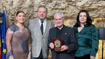 Alfonso Salmer&oacute;n recibe el Gran Morato de Oro de la pe&ntilde;a flamenca