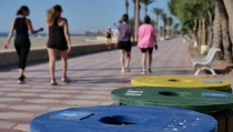 Roquetas refuerza la limpieza de playas y activa la red de atenci&oacute;n tur&iacute;stica