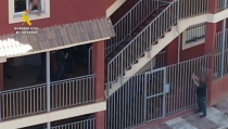 Detienen al autor de varios disparos desde una vivienda de Aguadulce