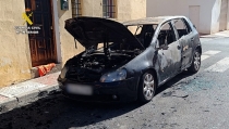 Detenido por incendiar veh&iacute;culos y amenazar a vecinos en Roquetas