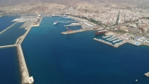 Un polic&iacute;a portuario rescata a una ni&ntilde;a que cay&oacute; de un ferri en el Puerto de Almer&iacute;a