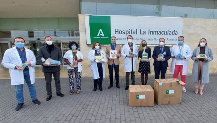 El centro ocupacional Javier Pe&ntilde;a entrega juguetes al Hospital La Inmaculada