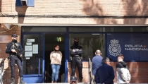Detienen a tres empleadas de una distribuidora de telefon&iacute;a por estafar a clientes