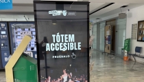 La UAL estrena dos totems informativos sobre festivales accesibles